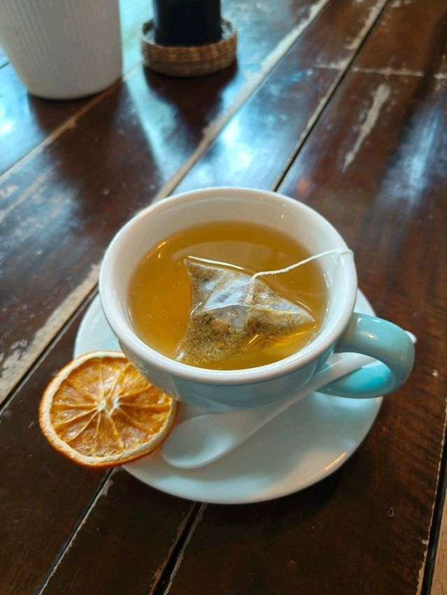 Chamomile, Typewriters & Teddy Bears—What a Café!