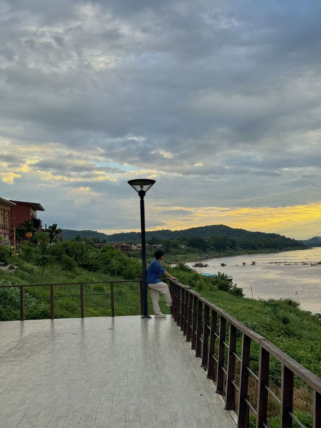 ริมโขง ณ เชียงคาน 🌅🌸✨