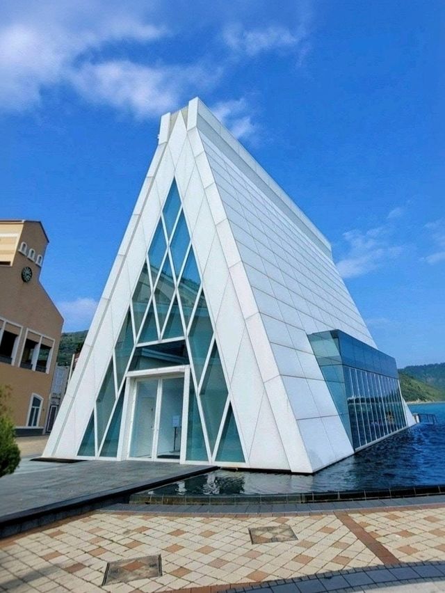 Auberge Discovery Bay Hong Kong: A Peaceful Escape with Stunning Sea Views! 🌊⛱️