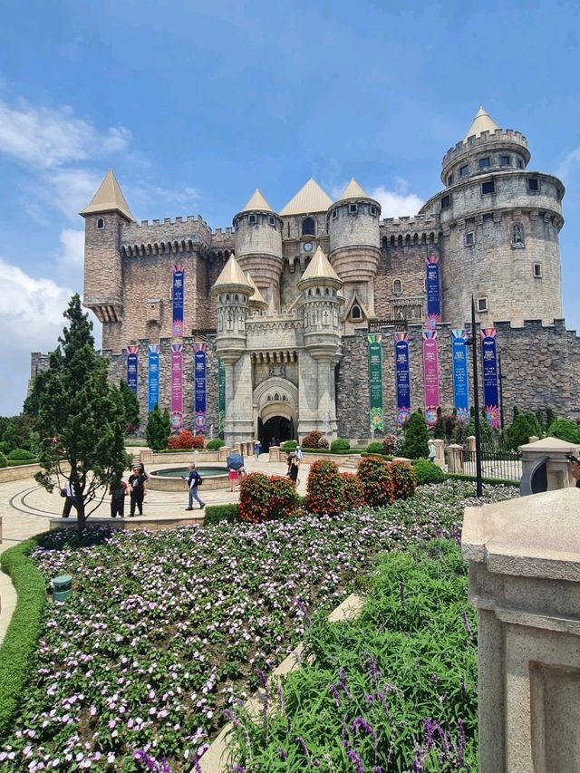 The Iconic Hand at Ba Na Hills Danang
