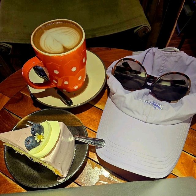 A Cozy Escape at October Coffee House – A Sweet Holiday Memory