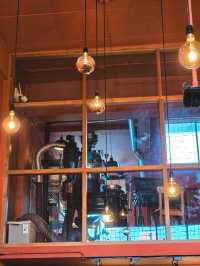 Lapinta Cafe & Roastery คาเฟ่สีส้ม