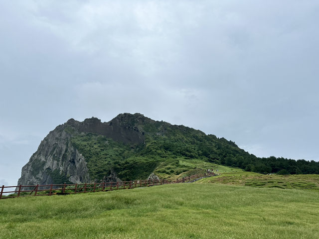 🌄「征服濟州曙光之巔！站上世界遺產的壯闊視角」 