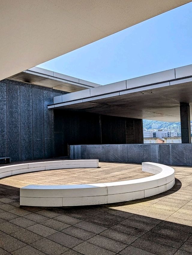 神戶 | 兵庫縣立美術館，安藤忠雄代表性的清水模建築