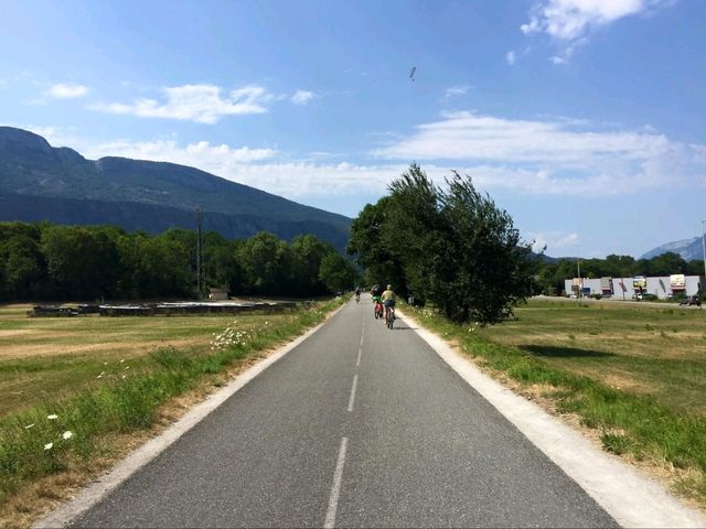 🌿 Annecy | 阿尔卑斯的威尼斯，掉进水彩画的童话