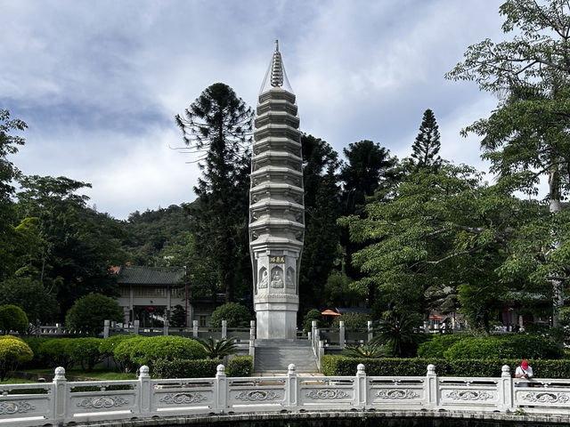 Nanputuo Temple’s Water Lily Garden: Where Buddha Meets Blooms (And Your Soul Finds Zen)"** 🌸🏯  
