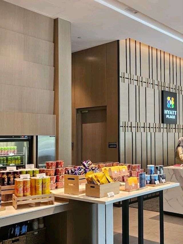 🌇 Hyatt Place JB – Shop, Sleep, Repeat! 🛍️🛏️