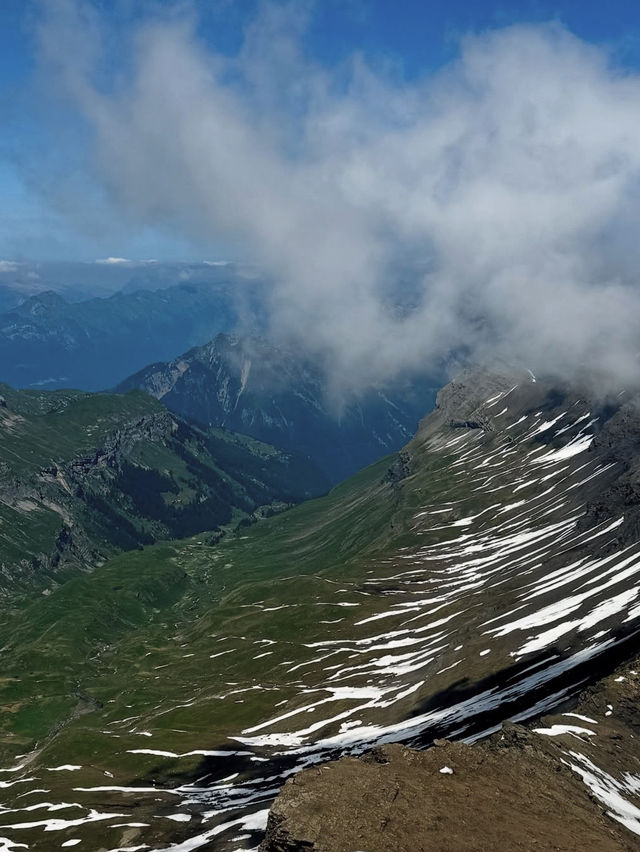 【007の舞台へ】シルトホルンでスパイ気分の絶景体験🎥🏔️