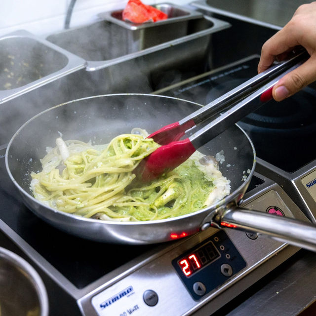 香港🇭🇰 札根社區 自家製開心果青醬雞肉意粉🍝