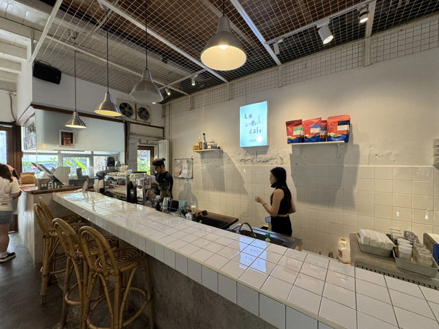 ☕ Nostalgic Mornings at Le Cafe