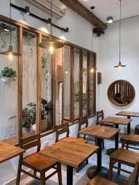 While Crema Coffee