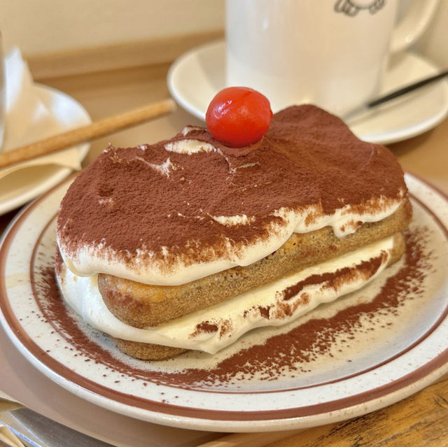 연남동 티라미스 케이크가 맛있는 아지트 같은 카페