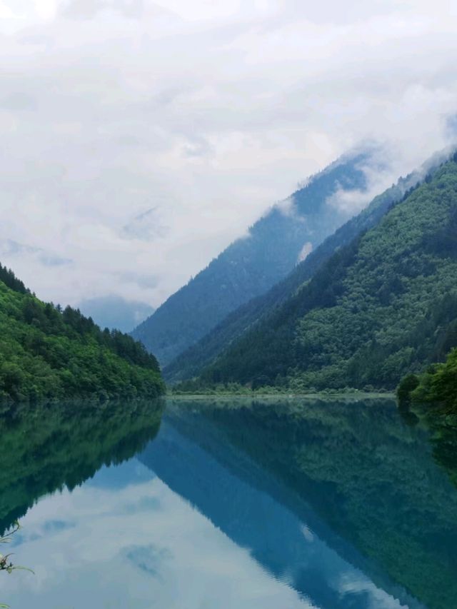 Jiuzhaigou Valley: A Living Fairytale on Earth