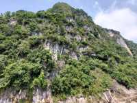 “The Floating Gallery: Li River’s Karst Dreamscape”