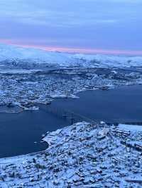 🌌 北緯69度的午夜藍｜Tromsø 夜景觀景台推薦