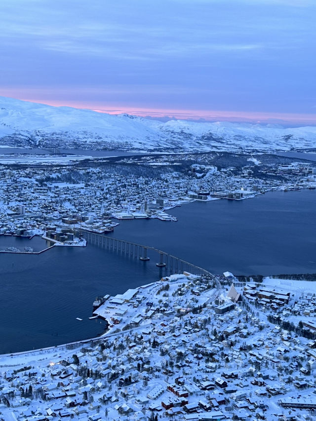 🌌 北緯69度的午夜藍｜Tromsø 夜景觀景台推薦