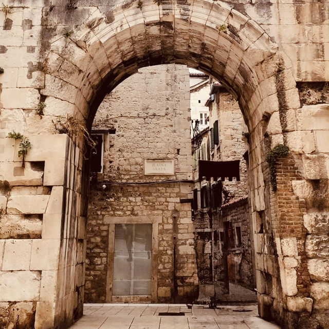  Split Solo Escape: Step into History at Split’s Must-See Museums! #SoloInSplit