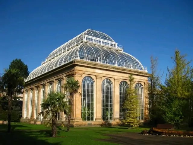 Beautiful garden so many species of every kind of plant, tree and bush you can imagine. Beautifully kept garden and a very nice place to spend some peacefully time