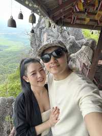 เจดีย์ขาวบนยอดเขา เส้นทางแห่งศรัทธาเหนือสายหมอก