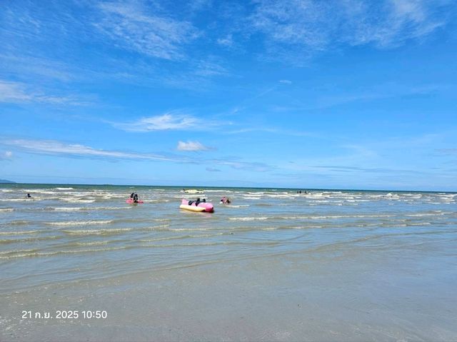 🌊🏖️ ชายหาดบางแสน  🏖️🌊