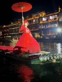Chilling in Fenghuang Ancient Town🌸🌙