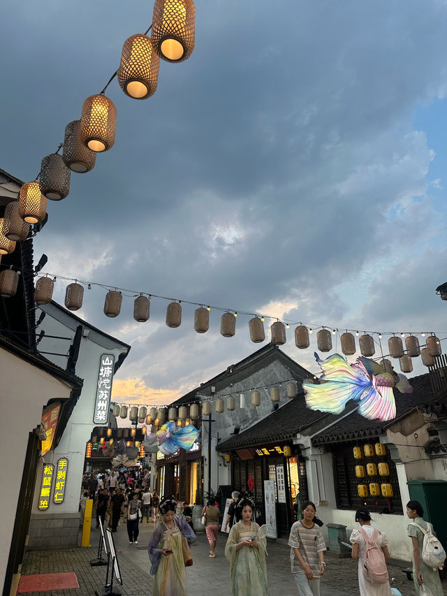 蘇州必遊夜景迷人的山塘街🌛💫 蘇州必遊夜景迷人的山塘街🌛💫