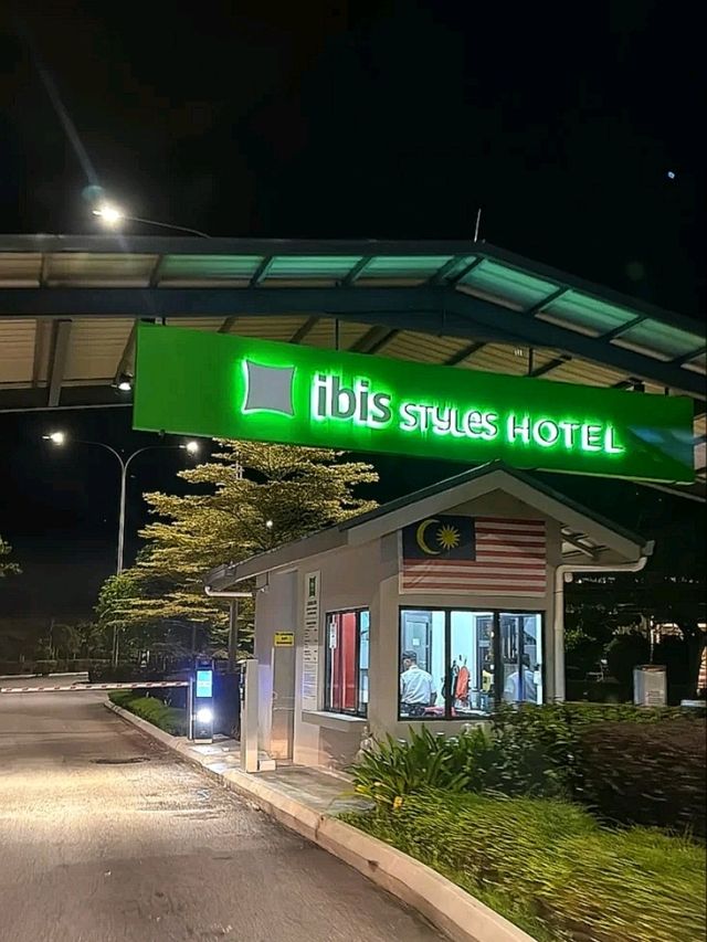 ✈️ “Colorful Comfort Before Takeoff: ibis Styles Sepang KLIA”