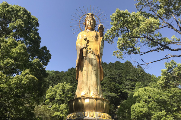 三重・大観音寺🎵】黄金観音×神獣×カラオケ!? 個性爆発の聖地へ | Trip 三重・大観音寺🎵】黄金観音×神獣×カラオケ!? 個性爆発の聖地へ | Trip