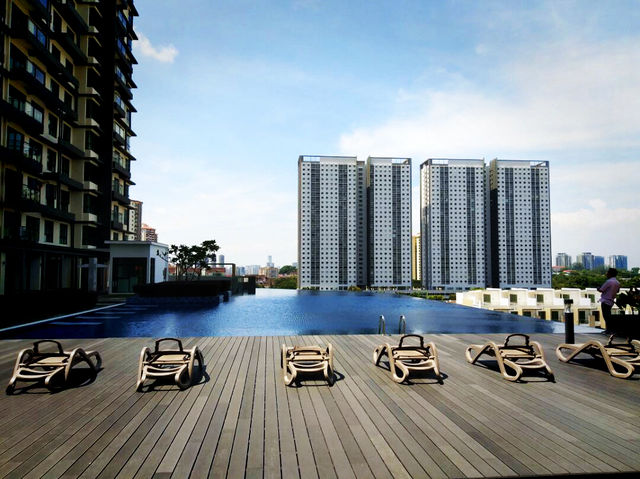 Raffel Tower, Gelugor — Modern Hillside Living with Scenic Views