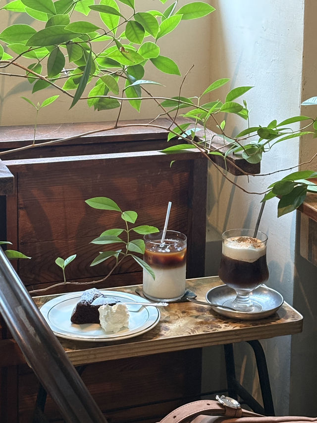 絶対行くべき光たっぷり入るヒーリングカフェ"グライナリーズコーヒー"☕️