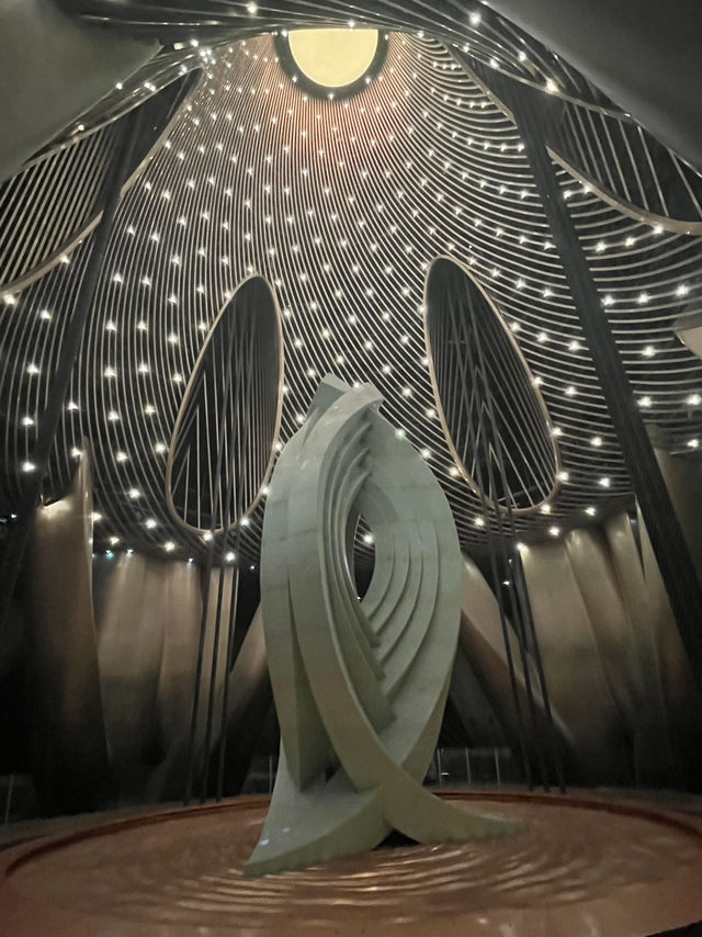 上海塔-摩登建築風格感受都市脈搏  