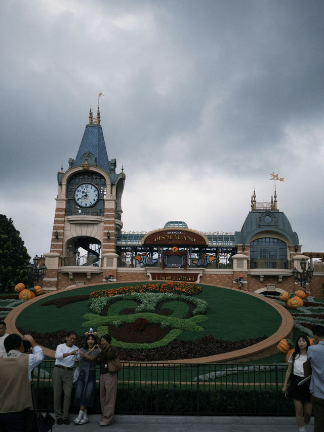 夜晚建築燈海下的人文風景🌃 夜晚建築燈海下的人文風景🌃