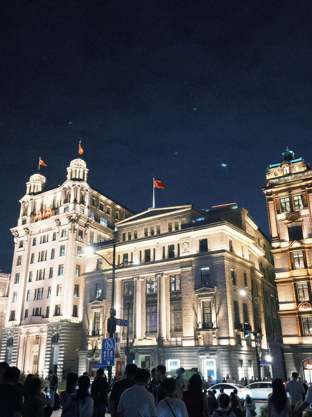 夜晚建築燈海下的人文風景🌃 夜晚建築燈海下的人文風景🌃