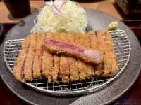 《淺草炸牛排:雷門前的人氣排隊美食》