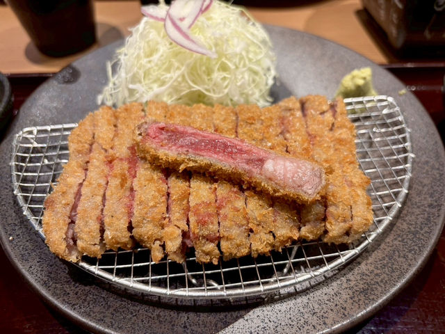 《淺草炸牛排:雷門前的人氣排隊美食》 《淺草炸牛排:雷門前的人氣排隊美食》