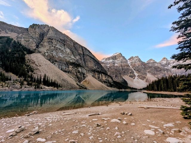 夢蓮湖（Moraine Lake）的日出美景！！
