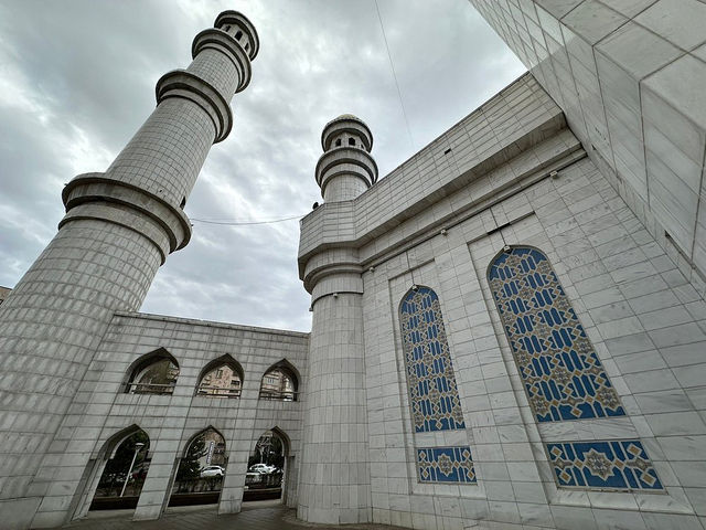 The Central Mosque of Almaty - Relaxed mosque!