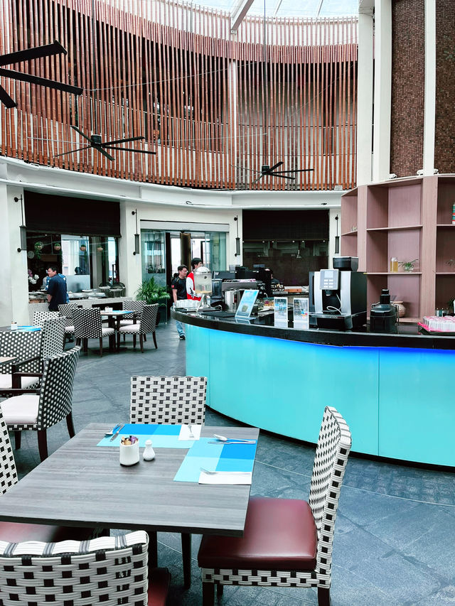 Avani Sepang – Exceptional Dining with Scenic Resort Views Avani Sepang – Exceptional Dining with Scenic Resort Views