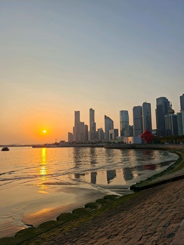 May 4th Square แลนด์มาร์คที่ต้องมาให้ได้สักครั้ง