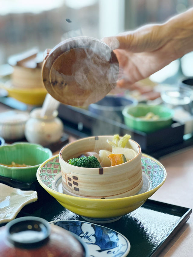 札幌公園飯店「札幌 灘萬雅殿」：坐擁四季美景的經典和食