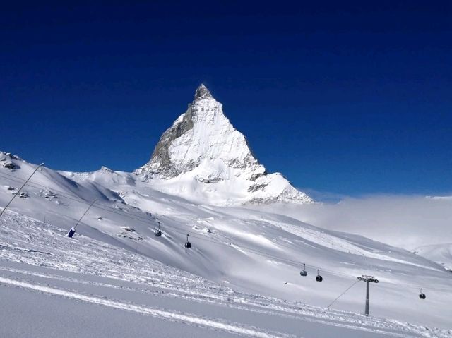 Skiing Beneath the Matterhorn: The Ultimate Zermatt Guide 🇨🇭⛷️
