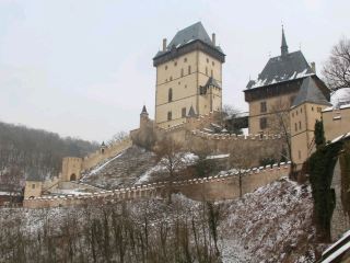 Karlštejn – 제국을 수호하기 위해 지어진 고딕 요새