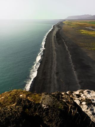 🌑 Must-See Black Sand Beaches You Can Visit for Free!
