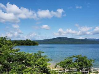 【北海道阿寒湖周邊】火山孕育的壯麗景色！神秘的湖泊和雄偉的自然風光
