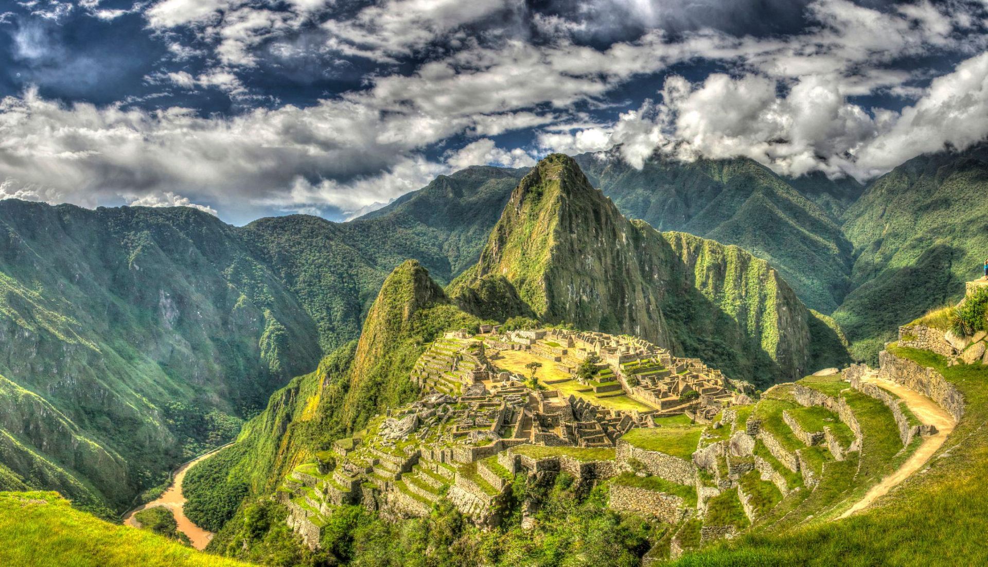 Exploring Machu Picchu: Ancient Inca Architecture and High Cloud Forest!