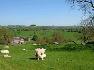 🌿 Tissington Village & Surroundings – Hiking 1-Day Trip