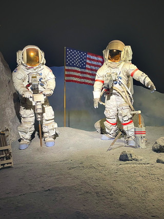 A city where you can see a real lunar rocket. Houston's NASA Space Center offers a "half-day" space experience 🚀