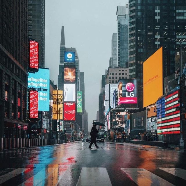 "A World of Light and Motion: Times Square"