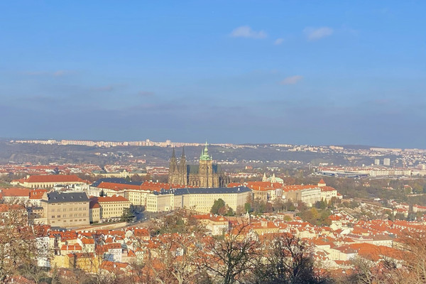 チェコ🇨🇿】赤い屋根と石畳の街並み、プラハでおとぎ話の世界へ