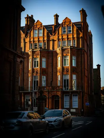 Riverside Revival: A London Spring Escape 🌿